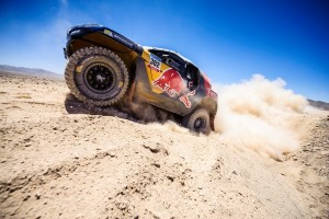 Dakar 2015 : Peterhansel e Peugeot 2008 DKR nella Top 10, Sainz costretto al ritiro per incidente