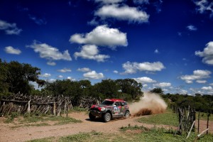 MINI celebra il suo quarto successo consecutivo al Dakar Rally