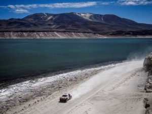 Peterhansel sfrutta il potenziale della PEUGEOT 2008 DKR sulle dune 