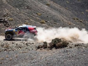 Peterhansel sfrutta il potenziale della PEUGEOT 2008 DKR sulle dune 